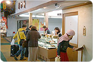 Ď́As̐^񒆂ɂuvBR`aَqȂłcẼhA2K֏オƁcAƋԂƕĂ̂łB邨JāA2K֏オƁc