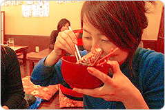 う〜ん、贅沢ですなぁ。 さらに「伊勢エビのみそ汁」1,000円。これもまた、いいダシ出てます〜。 う〜ん、贅沢ですなぁ。 さらに「伊勢エビのみそ汁」1,000円。これもまた、いいダシ出てます〜。