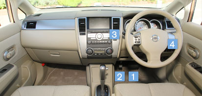 運転席で操作してチェック！