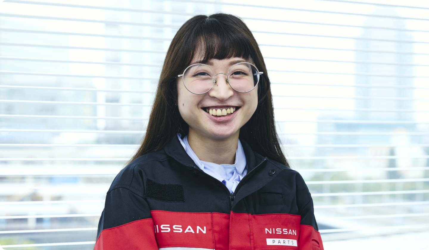 パーツアドバイザー（営業事務）村井 文香さん 入社年 2023年（3年目）　前職 サービス業（コールセンター）