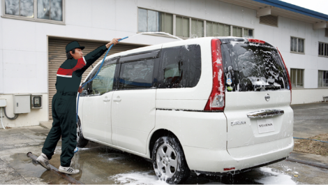 日頃の洗車、車内清掃も効果的