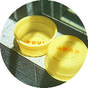 銭湯といったらこの桶。