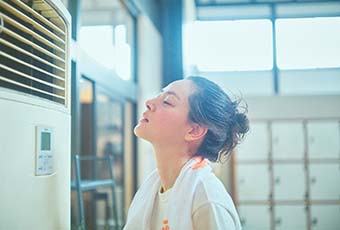 クーラーの前はやっぱり天国。