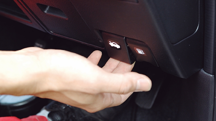 フード(ボンネット)の開け方