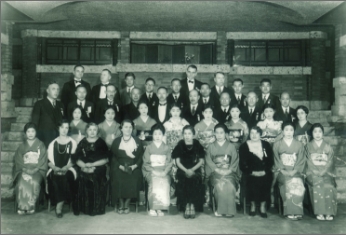 1933年12月26日、帝国ホテルにて行われた創立記念式典の様子。